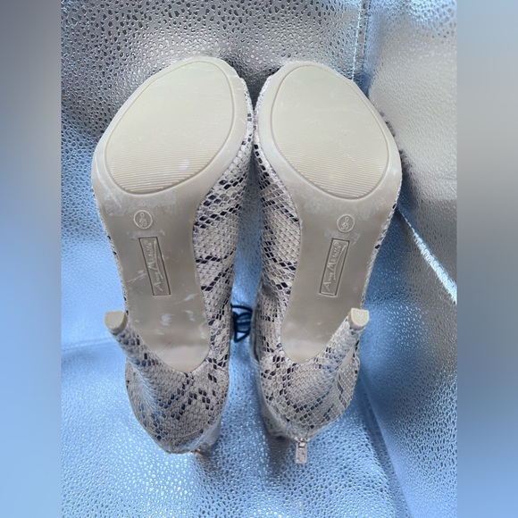 Anne Michelle Python Lace-Up Heels—Size 9 ( EU 39 ) - Picture 5 of 7